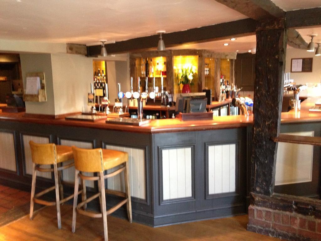 The Crown Pub, Dining & Rooms Henlow Экстерьер фото