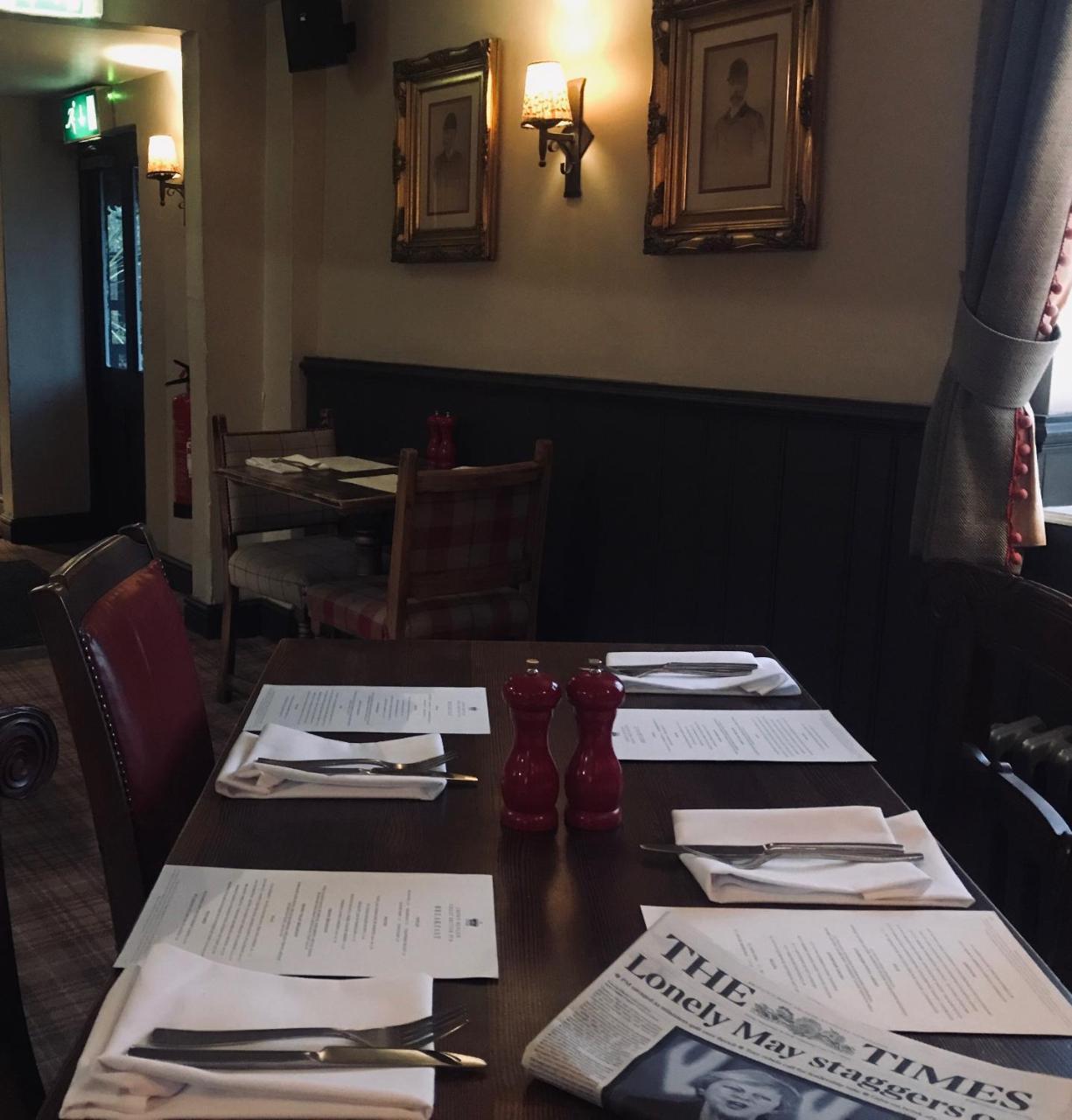 The Crown Pub, Dining & Rooms Henlow Экстерьер фото